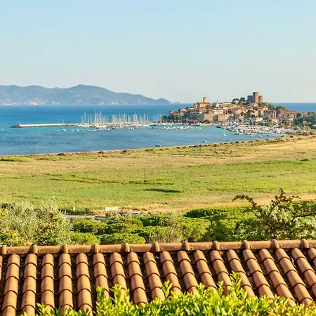 Aparthotel Isa - With Pool And Private In Just 500 Mt From The Talamone