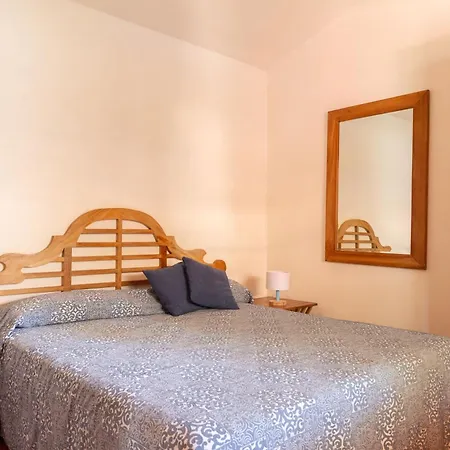 Aparthotel Isa - With Pool And Private In Just 500 Mt From The