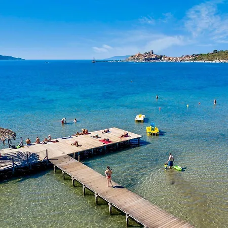 Aparthotel Isa - With Pool And Private In Just 500 Mt From The Talamone