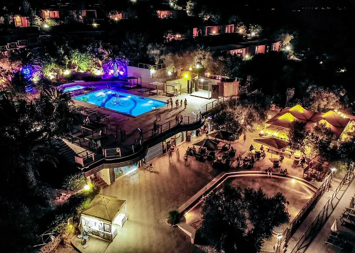 Isa - With Pool And Private In Just 500 Mt From The 3* Таламоне